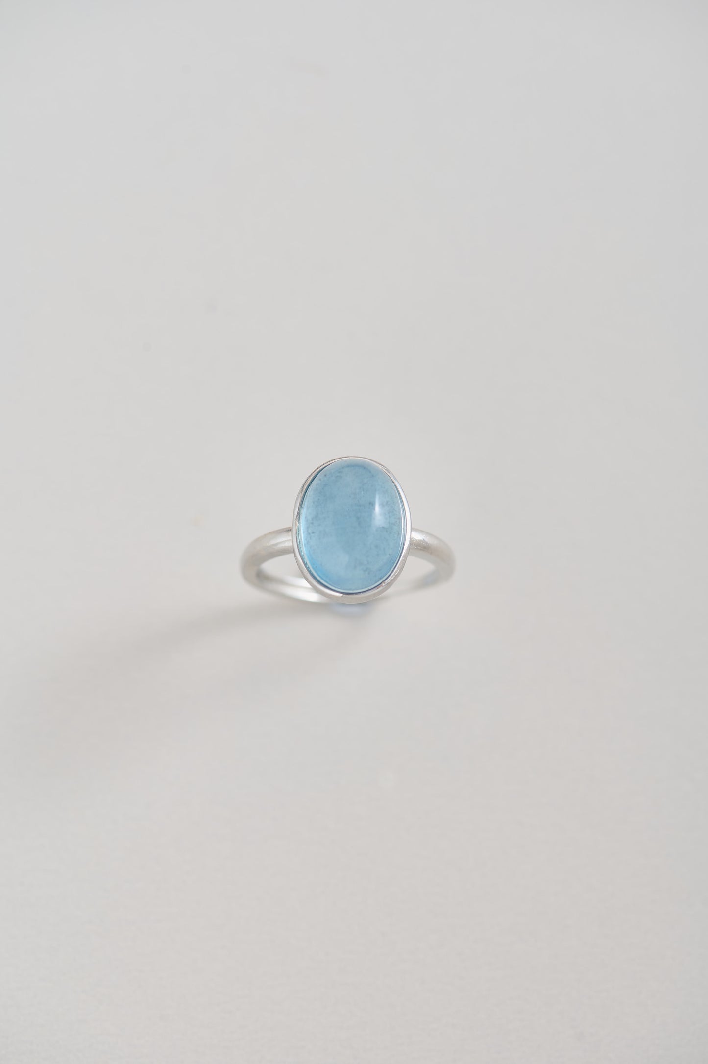 Natural Aquamarine Sterling Silver Ring – Elegant Oval Cabochon Gemstone Ring for Calming & Clarity